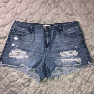 REFUGE JEAN SHORTS SIZE 16